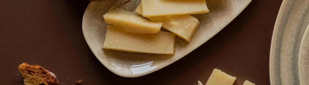 Entdecke die köstliche Raclette-Kollektion bei KAQTU: hochwertige Raclette-Geräte, Zubehör und Käse für gesellige Abende mit Freunden und Familie.