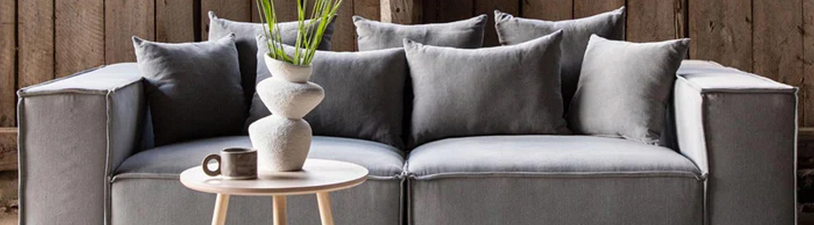 Das Gillholmen Sofa von Vind ist super bequem und hat eine top Preisleistung. Gibt es in mehreren Grössen und Farben.