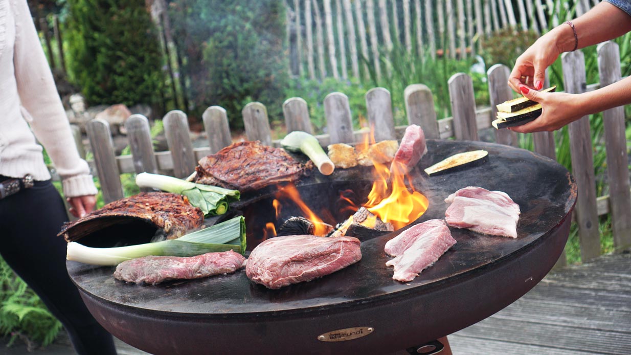 Entdecken Sie die REMUNDI Kollektion von KAQTU: Tradition trifft auf Innovation mit einzigartigem Design, Handwerkskunst und nachhaltigen Materialien.