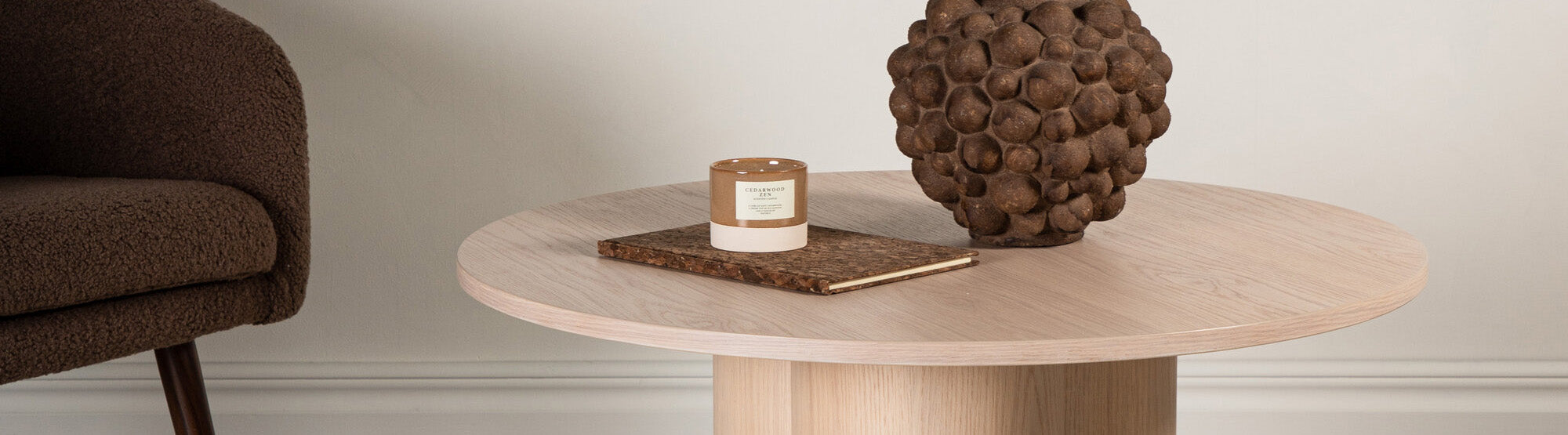 Entdecke unsere stilvollen Café Tische – perfekt für kleine Wohnungen, Gastronomie und Pausenräume. Funktionalität trifft modernes Design!