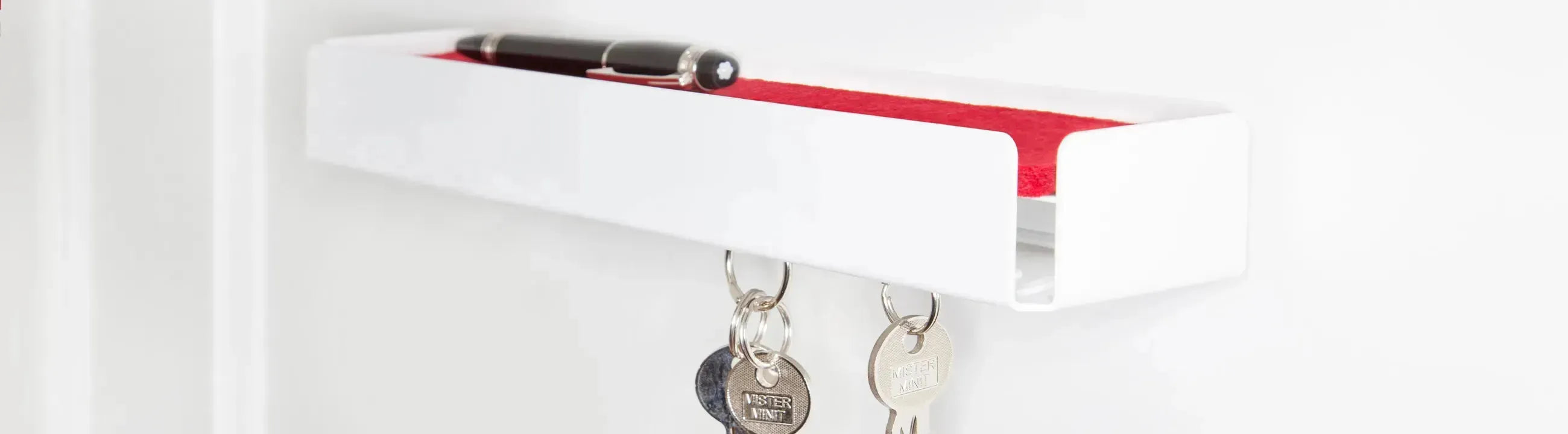 Entdecke die stilvolle Schlüsselablage Kollektion für Zuhause und Büro. Funktionale Schlüsselkästen mit Haken und Schloss für Ordnung und Design.
