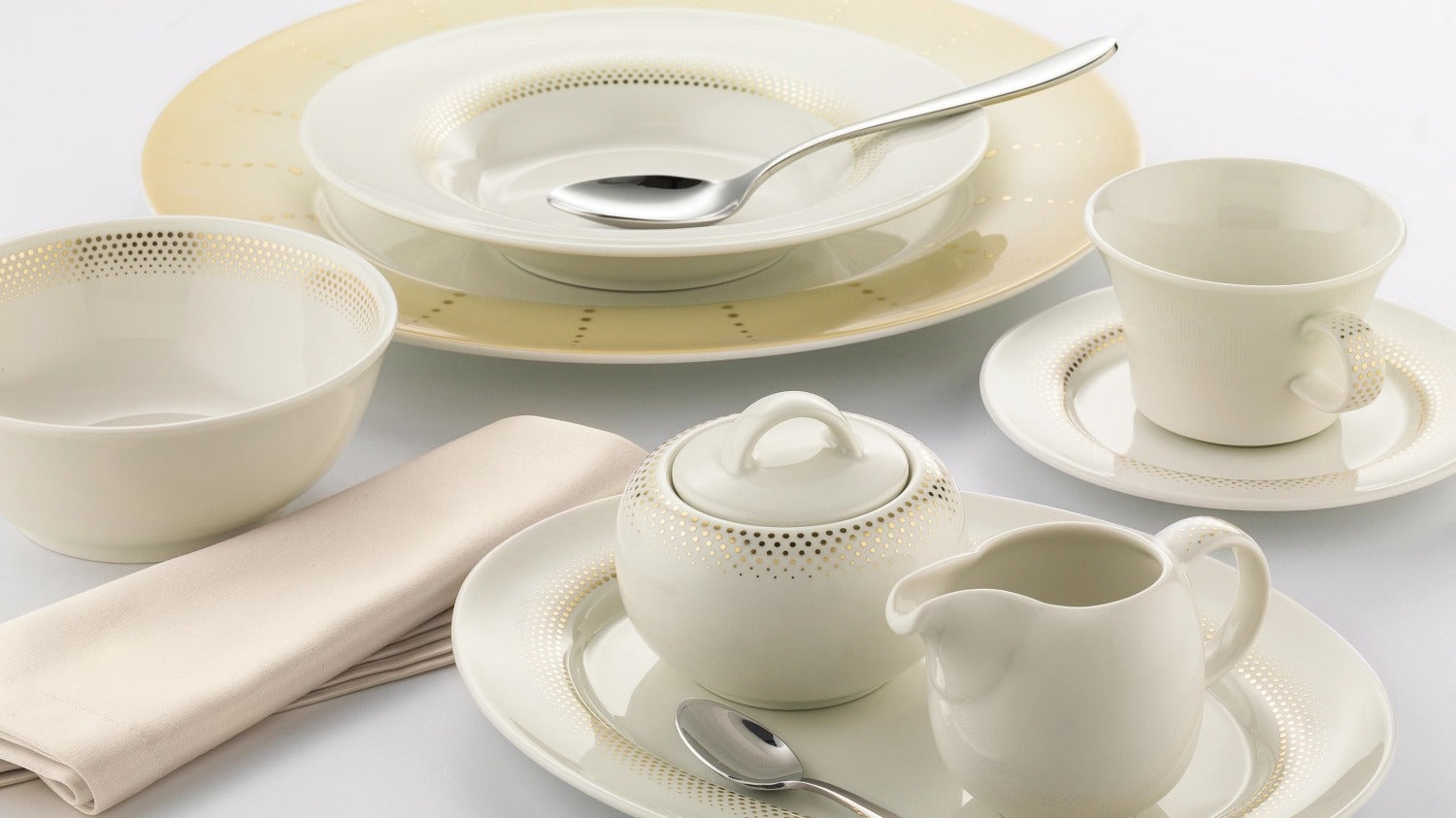 Entdecken Sie die Schönwald Kollektion: Natürliche Eleganz, hochwertige Materialien und vielseitige Designs für Ihr Zuhause.
