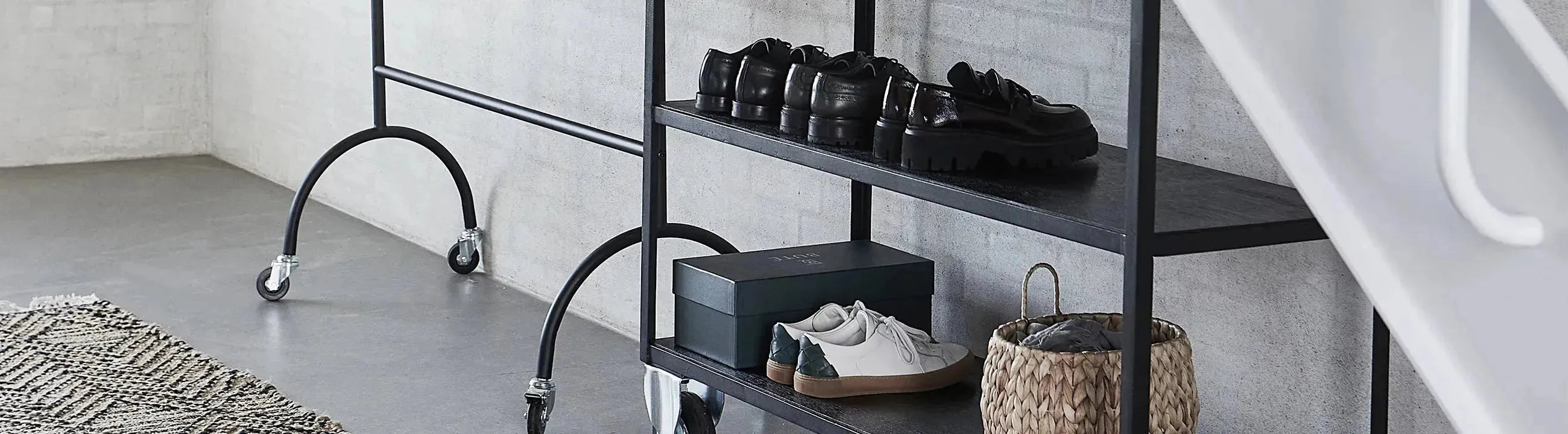 Entdecke unsere praktischen Servierwagen & Trolleys für Küche, Bad und Büro. Stilvolle Designs, flexible Aufbewahrung und vielseitige Nutzung!