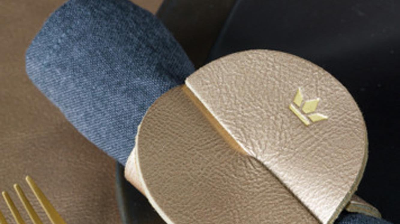 Entdecke elegante Serviettenhalter bei KAQTU! Stilvolle Designs aus Holz und Metall für jeden Anlass, perfekt für deinen Esstisch.