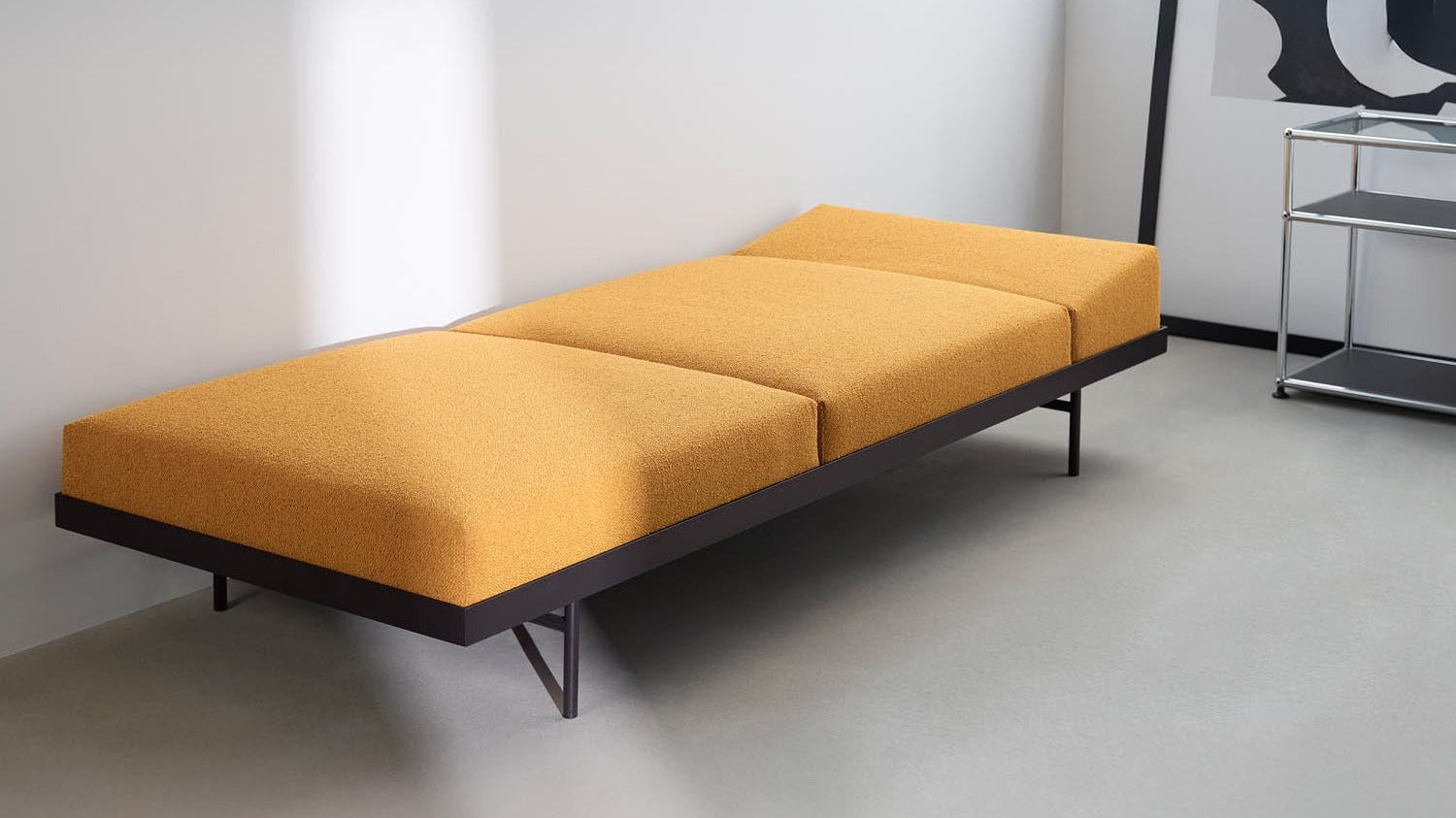 Entdecken Sie die vielseitigen Sofas mit austauschbaren Bezügen von KAQTU. Gestalten Sie Ihr Wohnzimmer individuell und nachhaltig!