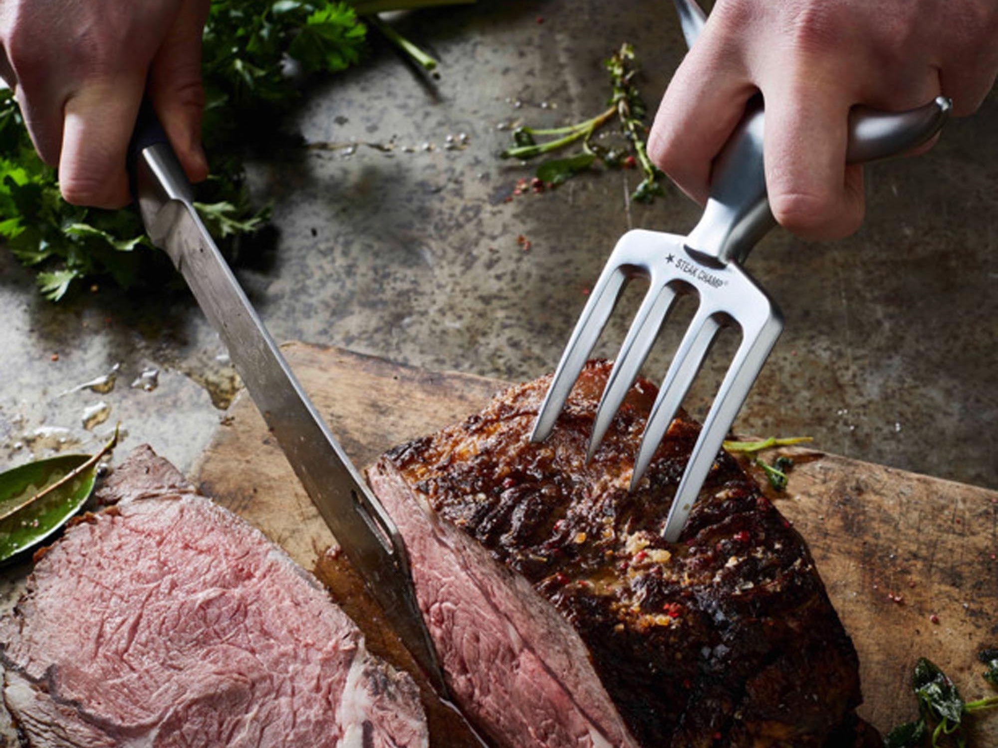 Entdecken Sie die Steak-champ Kollektion von KAQTU: Perfekte Steakzubereitung mit innovativen Thermometern und hochwertigem Zubehör.