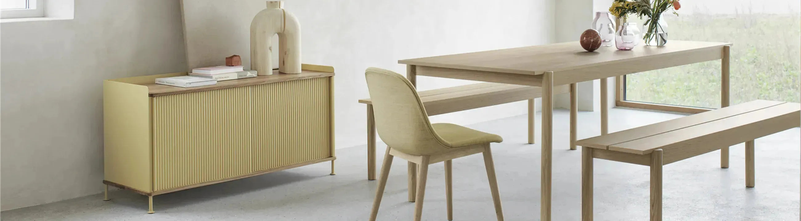 Stühle, Bänke und Hocker aus Holz, Metall, Leder oder Stoff – hochwertiges, modernes Design, ideal fürs Esszimmer & Wohnzimmer.