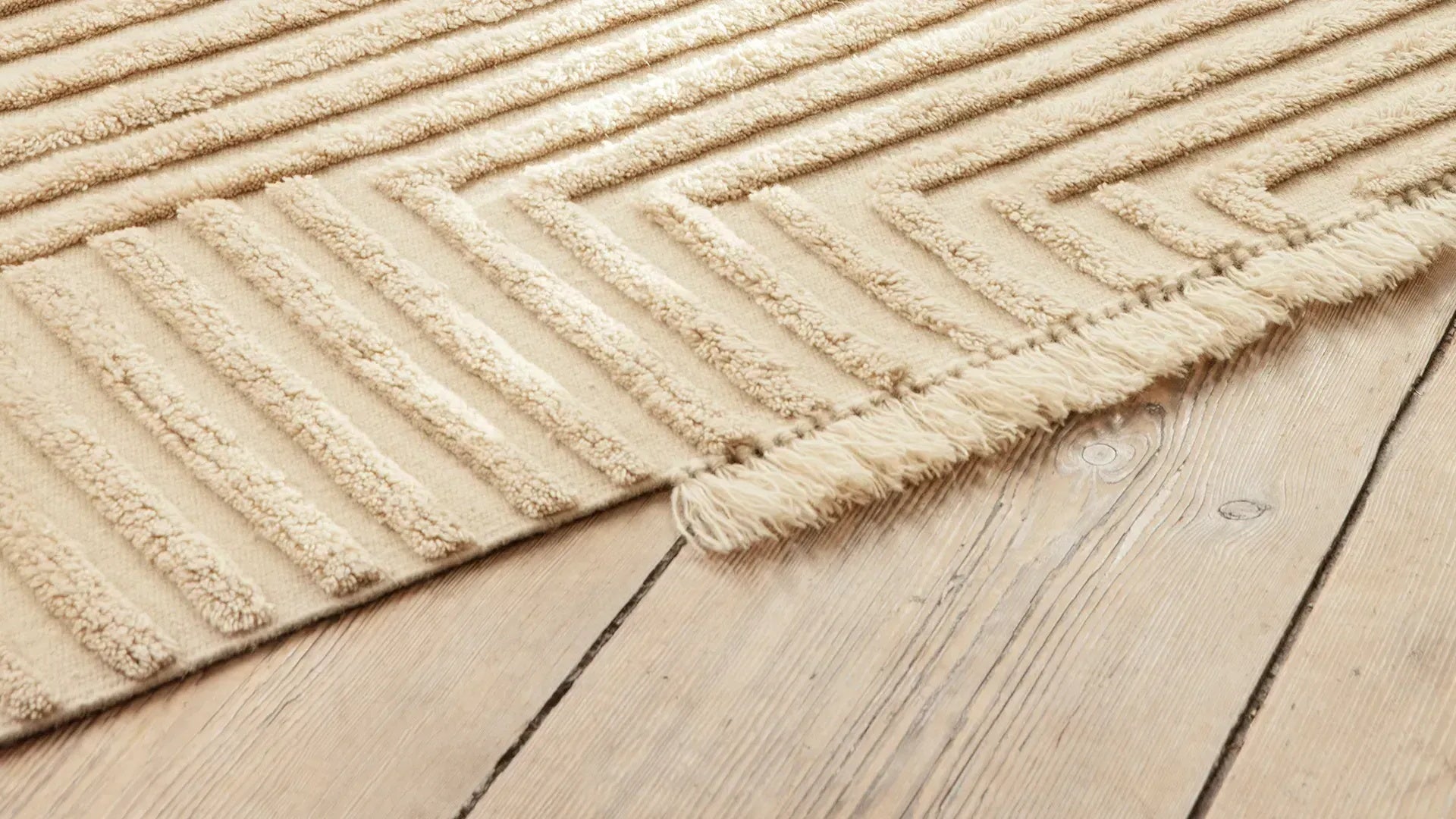 Entdecke stilvolle Teppiche für jeden Raum! Weich, modern und aus natürlichen Materialien – für ein wohnliches Ambiente bei KAQTU.