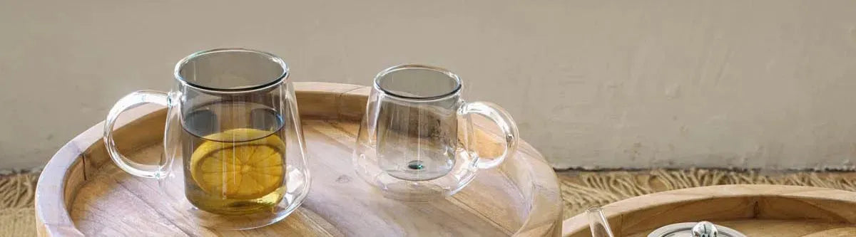 Entdecke die Theos Pumpenkrüge – Schweizer Qualität für Heissgetränke. Ideal für Gastronomie, Büro und Haushalt. Hochwertig, langlebig und benutzerfreundlich.