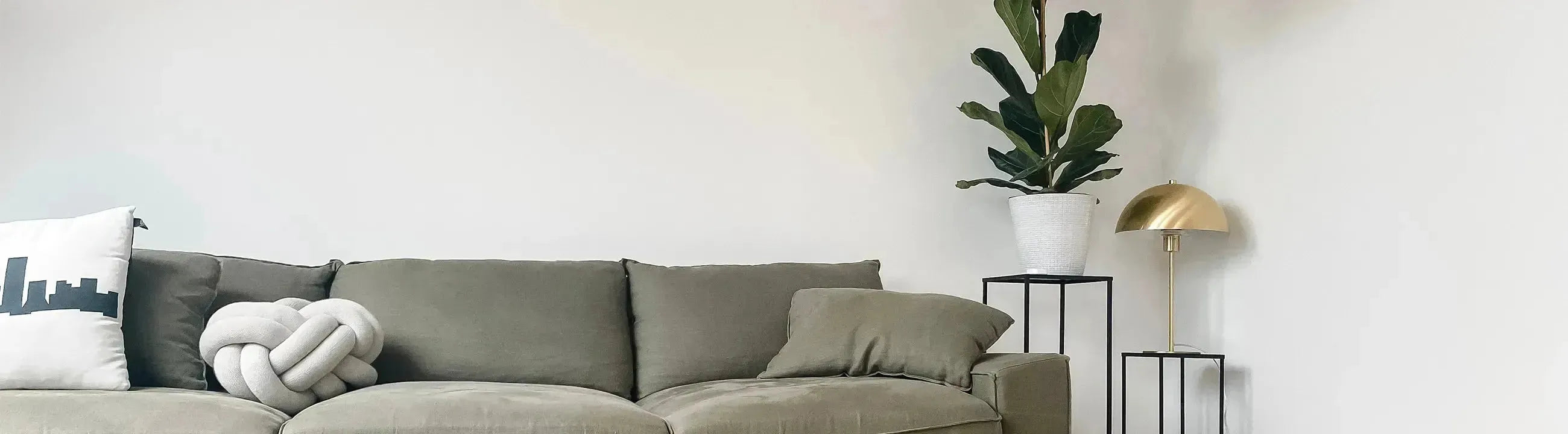 Entdecke unsere stilvolle Tischleuchten Kollektion! Elegante Design Tischlampen, LED Modelle und natürliche Materialien für jeden Raum.