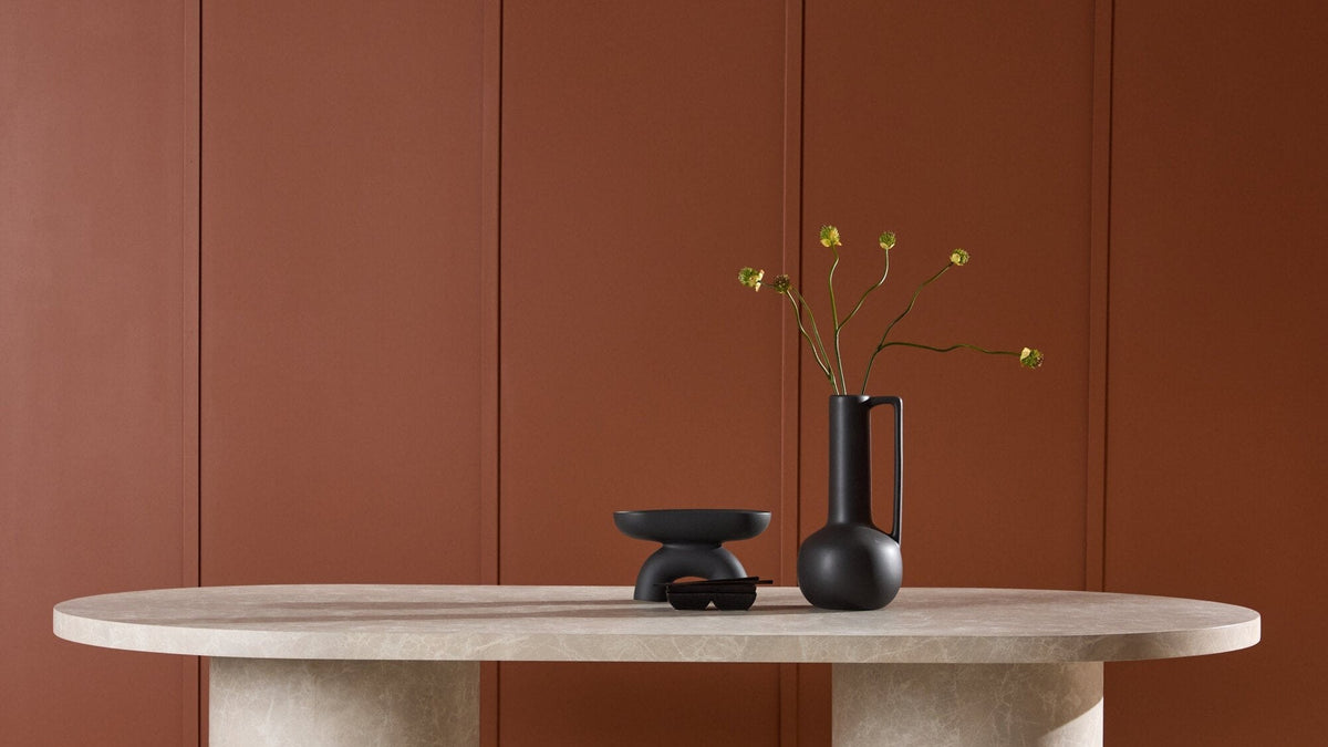 Narvik Kollektion von Venture Home: ovaler Esstisch in Beige mit Travertin-Optik und runder Beistelltisch