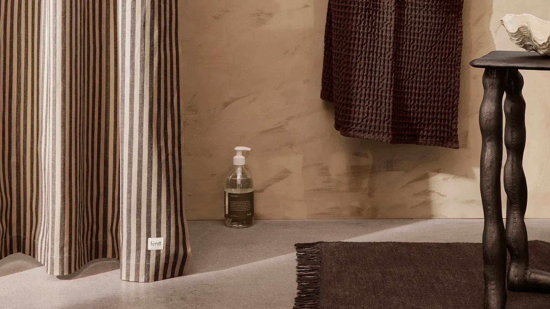 Entdecke unsere vielseitige Vorhänge Kollektion für Schlafzimmer, Wohnzimmer und Esszimmer. Stilvolle Designs, hochwertige Materialien und praktische Funktionen für jeden Raum.