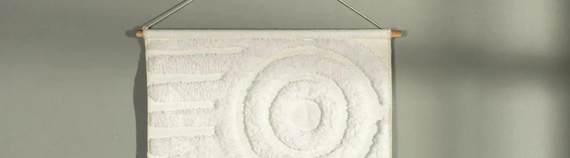 Entdecke die einzigartigen Wandteppiche von KAQTU! Handgefertigte Designs bringen Stil und Wärme in dein Zuhause. Perfekt für jeden Wohnraum!