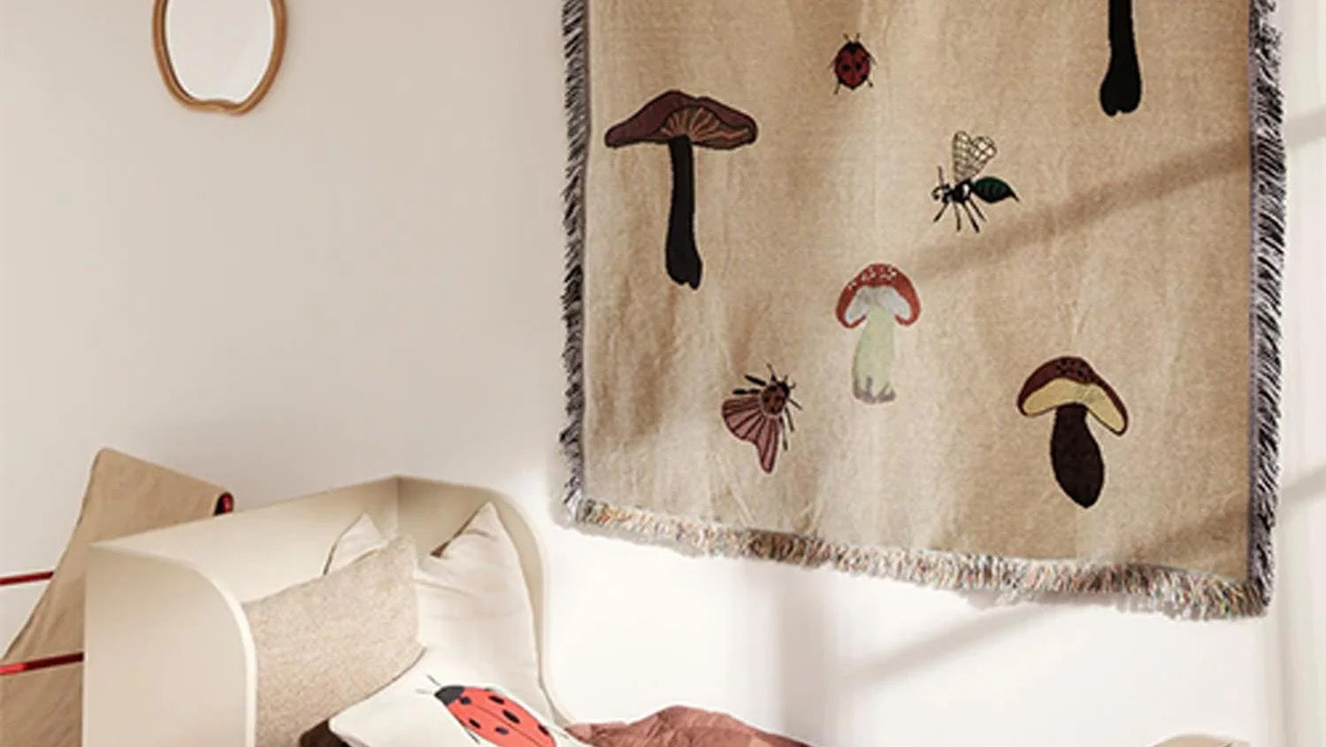 Entdecke die einzigartigen Wandteppiche von KAQTU! Handgefertigte Designs bringen Stil und Wärme in dein Zuhause. Perfekt für jeden Wohnraum!