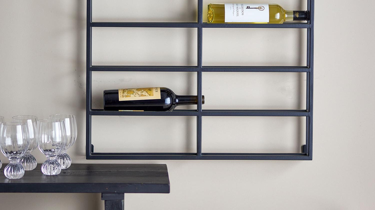 Entdecke die stilvollen Weinregale von KAQTU – elegante Aufbewahrung für deine Weinsammlung, perfekt für jeden Raum und Weinkenner!