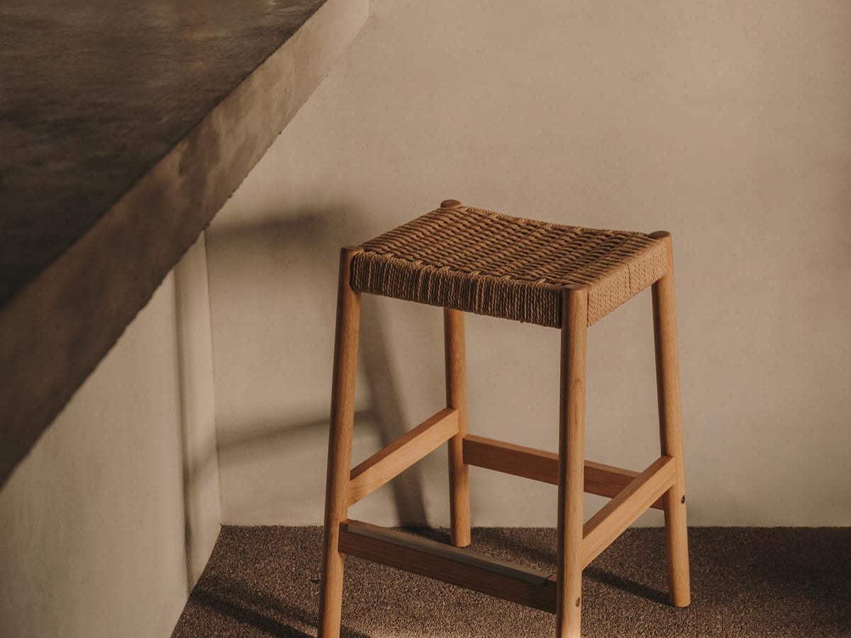 Entdecke die Yalia Kollektion von Kave Home: elegante Stühle, Sessel & Barhocker aus geflochtenem Seil und robustem Gestell. Ideal für stilvolle Räume.