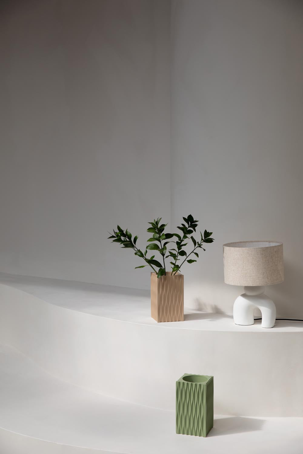 Riley Vase in Beige präsentiert im Onlineshop von KAQTU Design AG. Vase ist von Zuiver