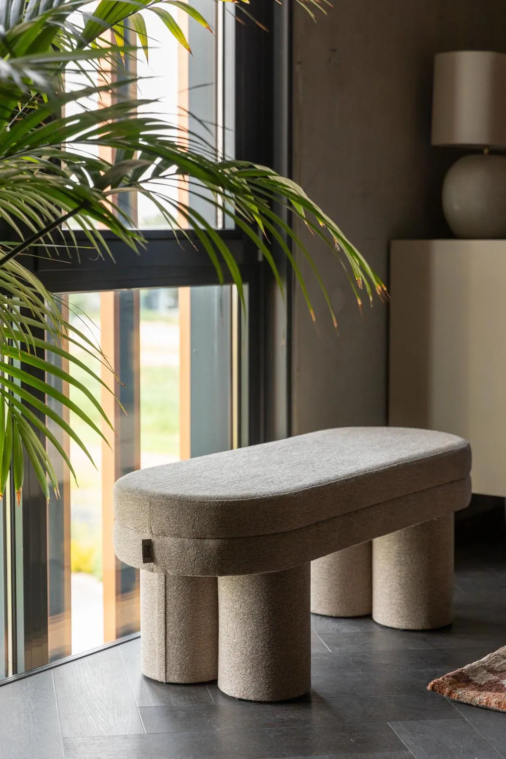 Fern Hocker in Beige präsentiert im Onlineshop von KAQTU Design AG. Hocker ist von Dutchbone