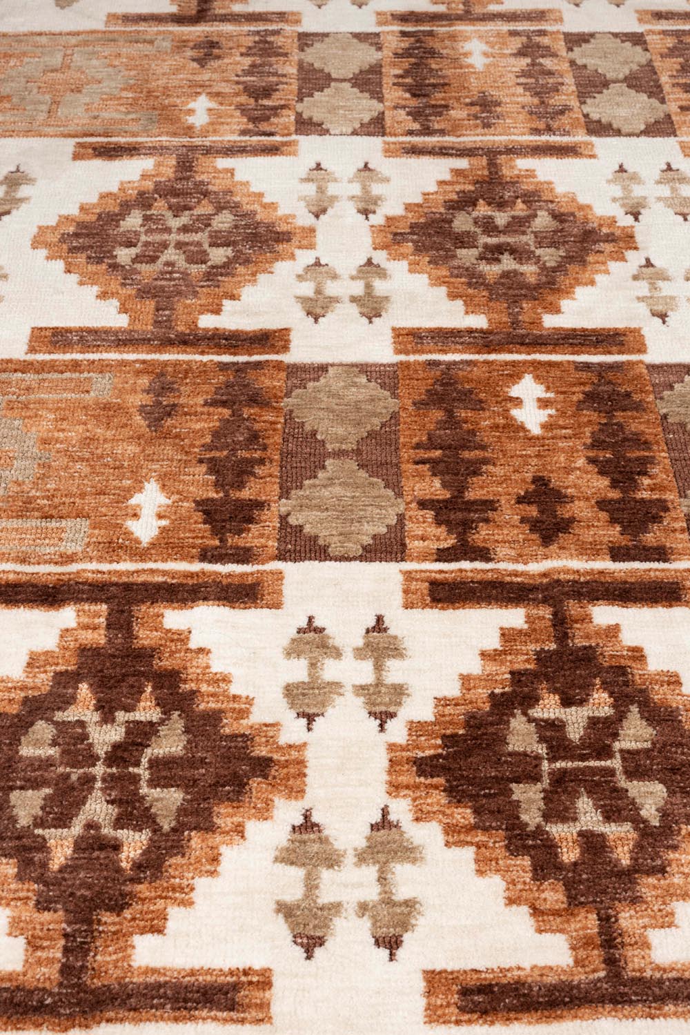 Eleganter Dutchbone Teppich 200x300 in tiefem Schokoladenbraun.
