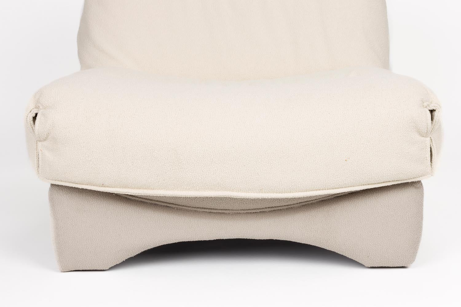 Moderner Lounge Chair Twister von White Label Living, stilvoll und bequem, ideal für entspannte Momente in Ihrem Zuhause.