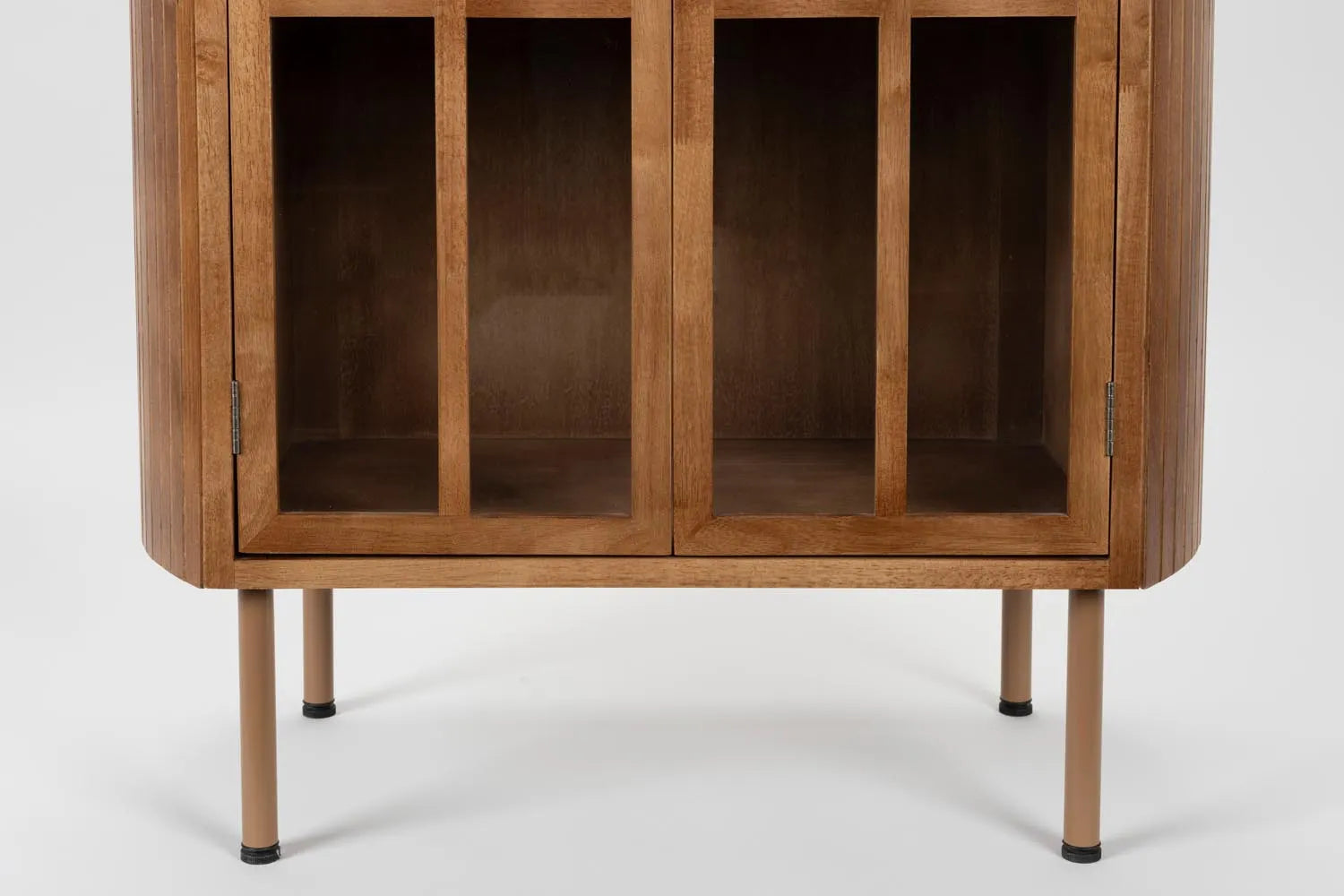 Stilvolles Yaz Cabinet aus robustem Gummibaumholz von White Label.