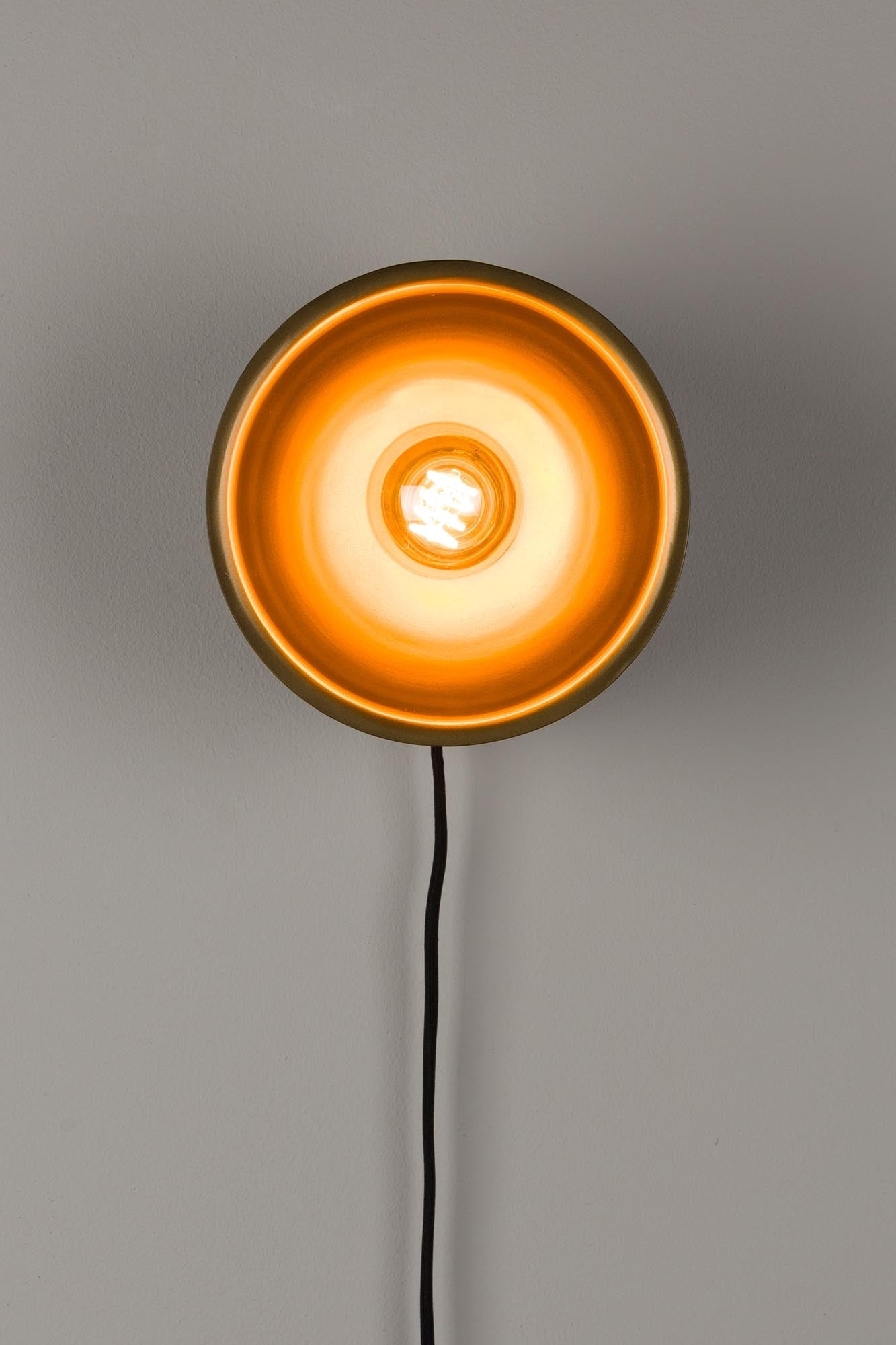 Die Sunny Rund S Wandleuchte von White Label Living überzeugt mit stilvollem Design und erstklassiger Qualität.