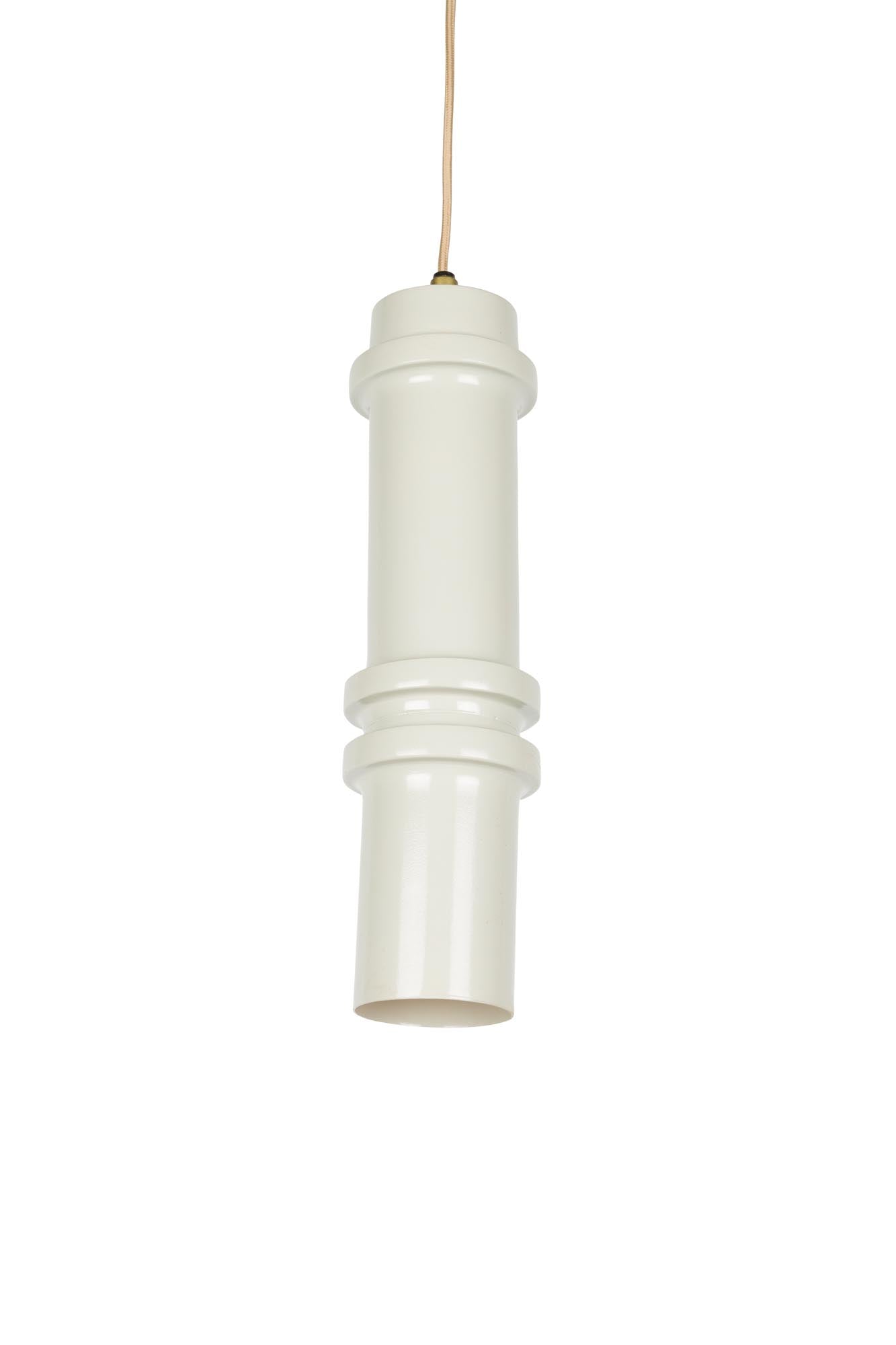Die Pendelleuchte Duct L von White Label Living überzeugt mit stilvollem Design und erstklassiger Materialqualität.