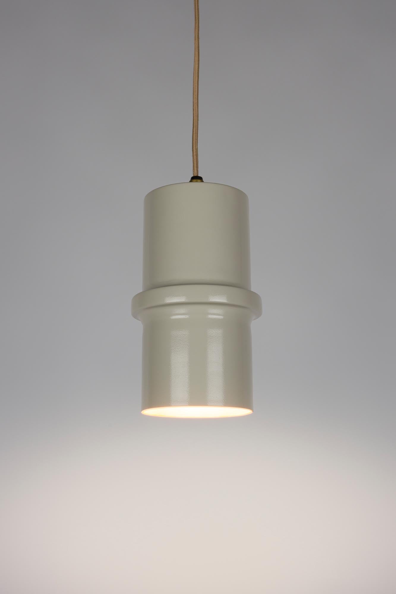 Die Pendelleuchte Duct S von White Label Living vereint modernes Design mit Qualität und Eleganz für zeitgemäße Wohnräume.