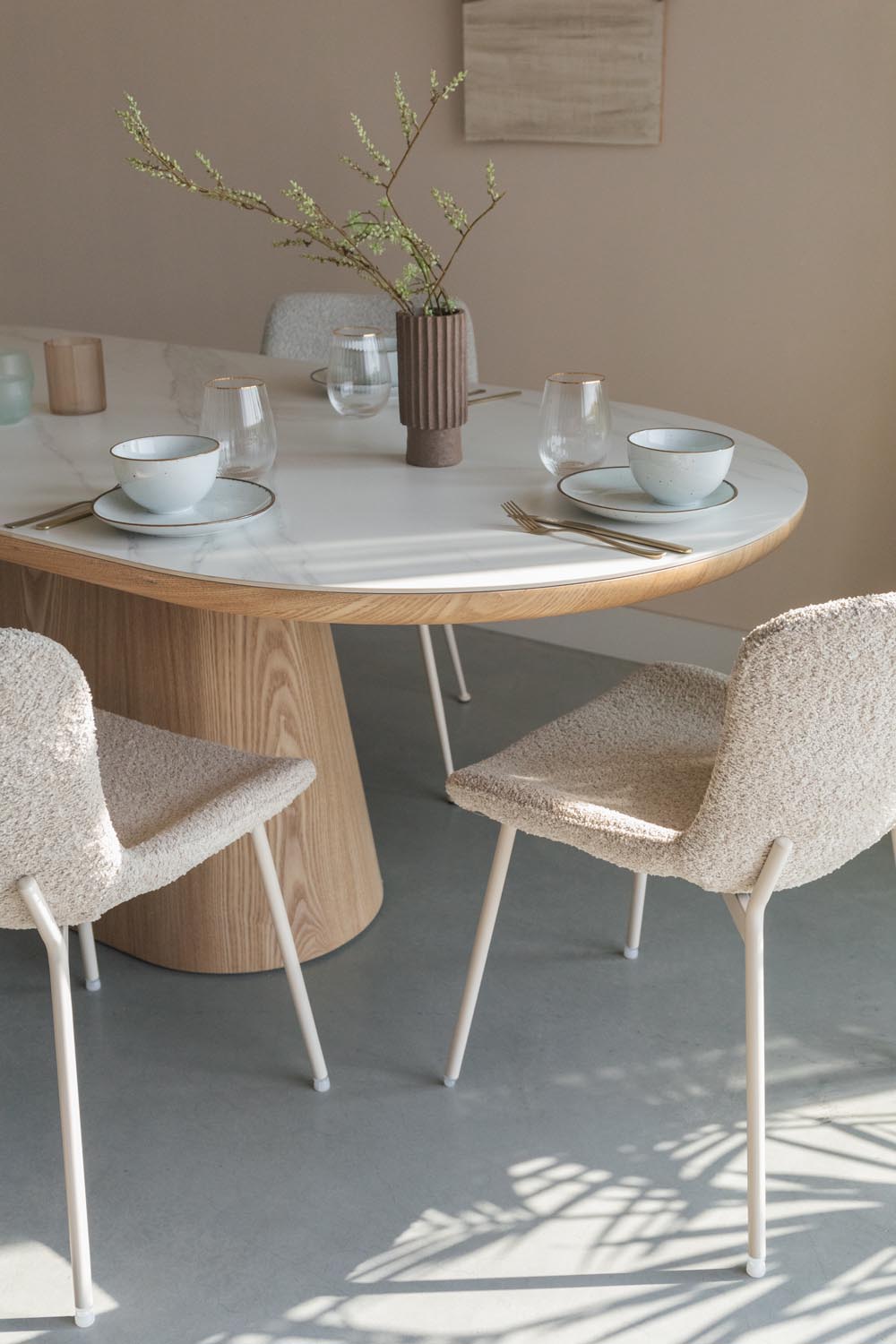 Almira Esstisch Oval in Walnut präsentiert im Onlineshop von KAQTU Design AG. Esstisch ist von White Label Living