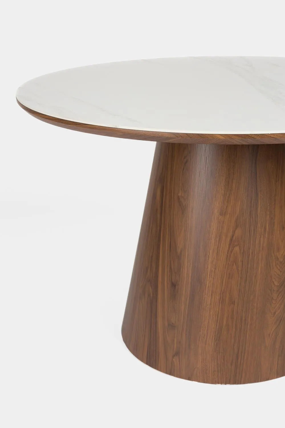 Almira Esstisch Round in Walnut präsentiert im Onlineshop von KAQTU Design AG. Esstisch ist von White Label Living