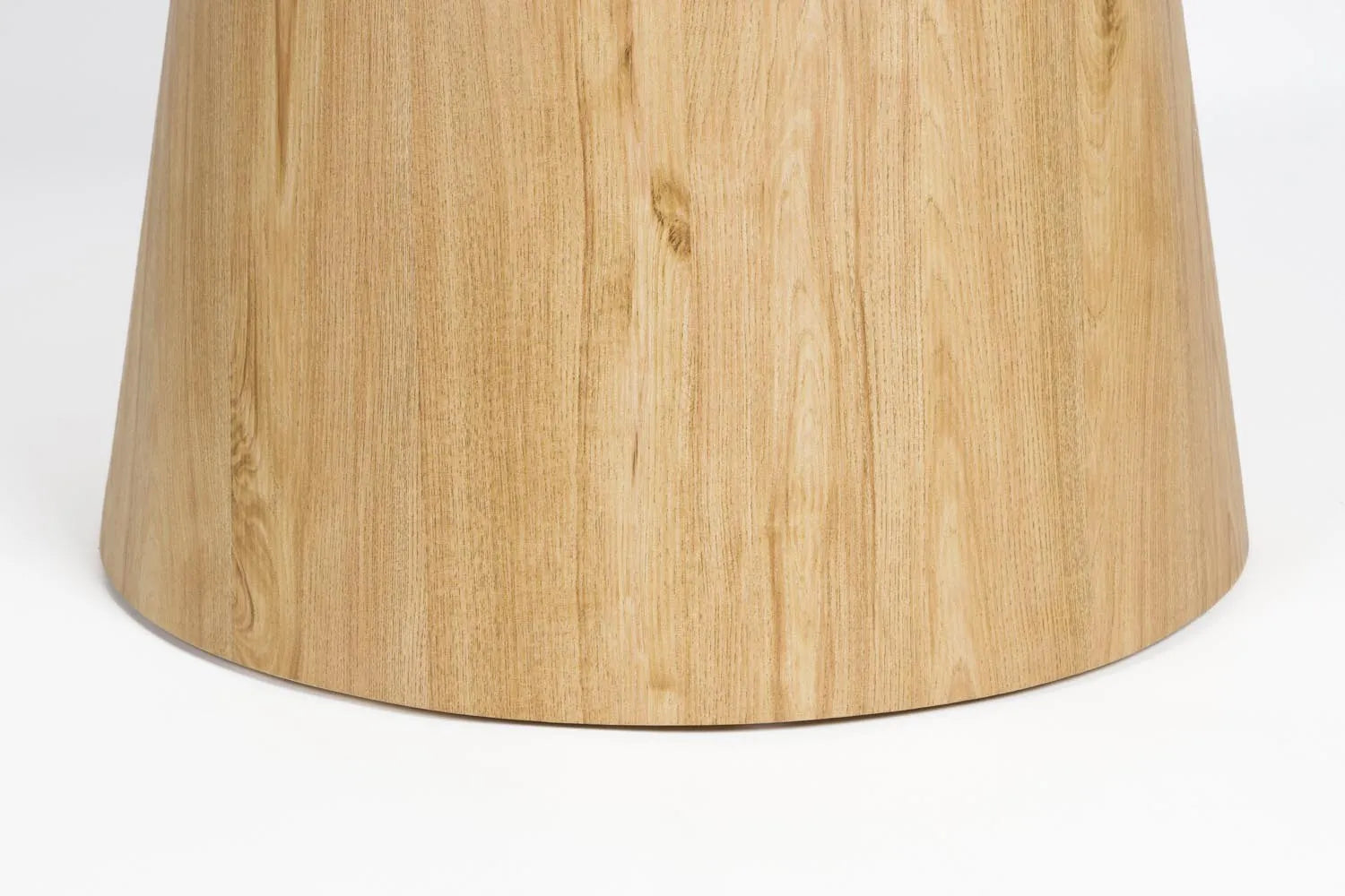 Almira Esstisch Round in Oak präsentiert im Onlineshop von KAQTU Design AG. Esstisch ist von White Label Living