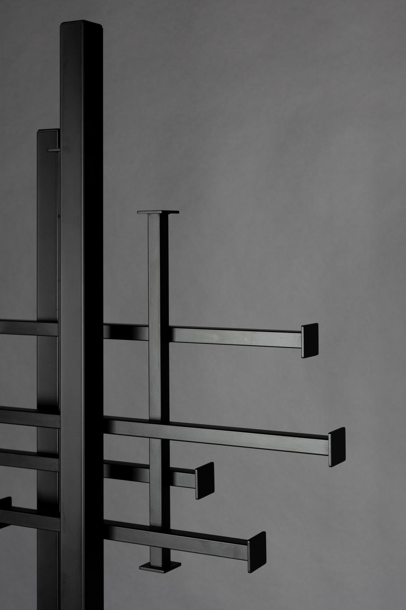 Eleganter Rumex Garderobenständer von Dutchbone, verbindet modernes Design mit Funktionalität, perfekt für jeden Raum.