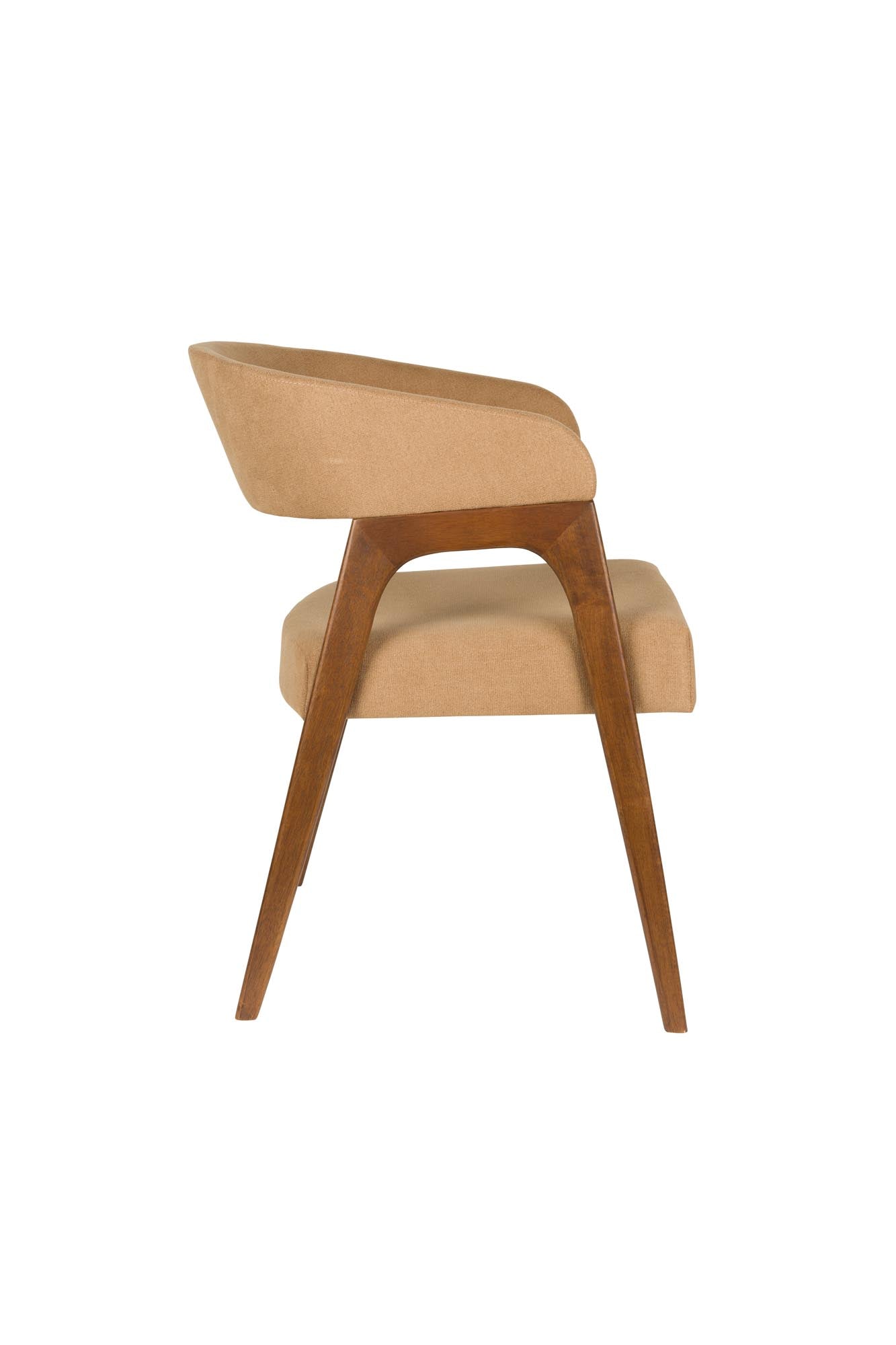 Der Adamello Stuhl von Dutchbone kombiniert stilvolles Design mit Komfort, perfekt für zeitgemässe Wohn- und Esszimmer.