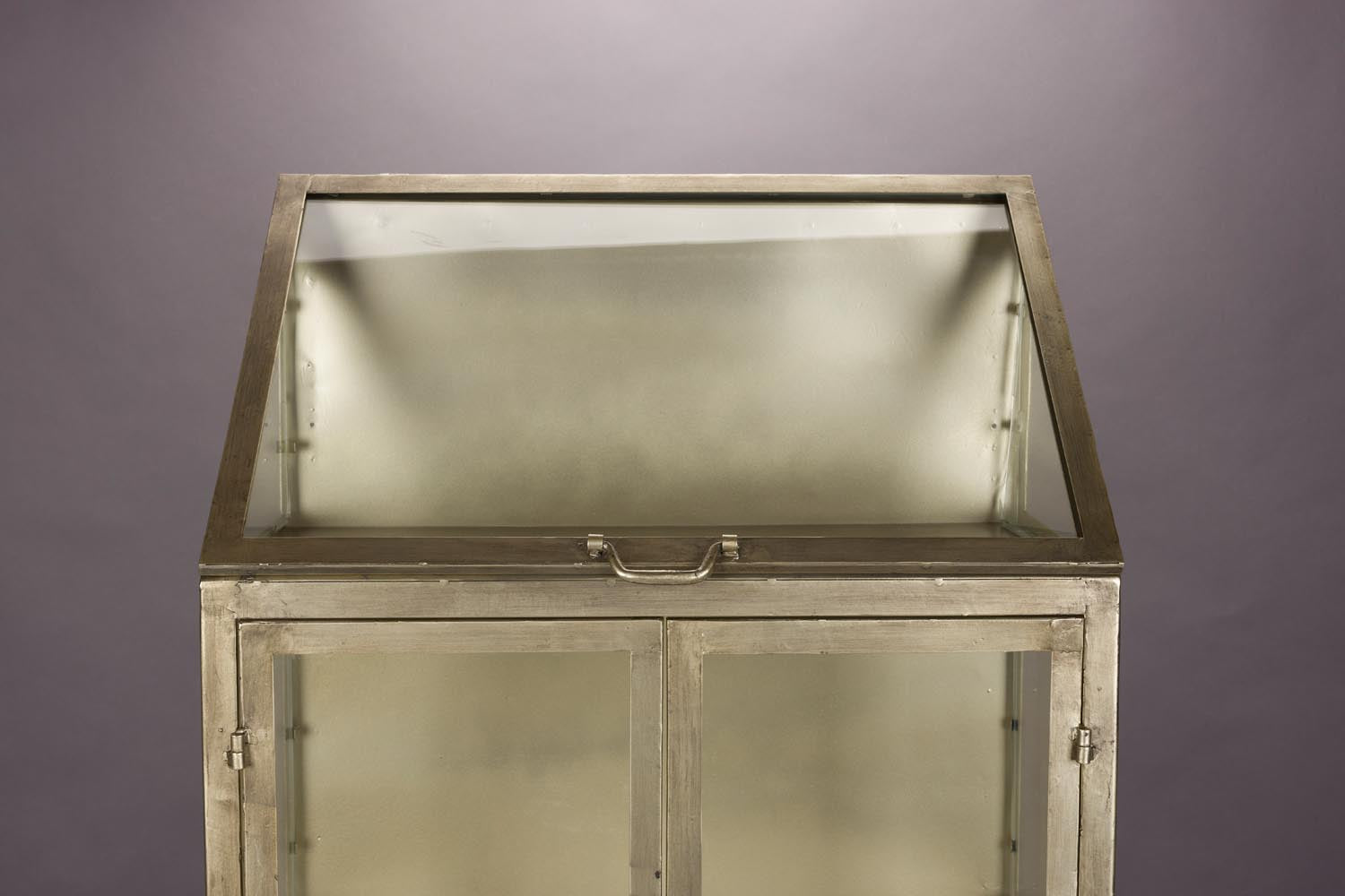 Der Monviso Schrank von Dutchbone: Elegantes Holzdesign, vielseitig und modern, ideal für stilvolle Organisation.