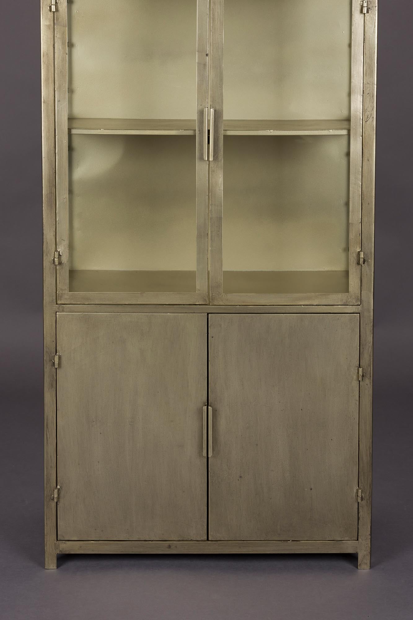 Der Monviso Schrank von Dutchbone: Elegantes Holzdesign, modern und praktisch, ideal für stilvolle Organisation.