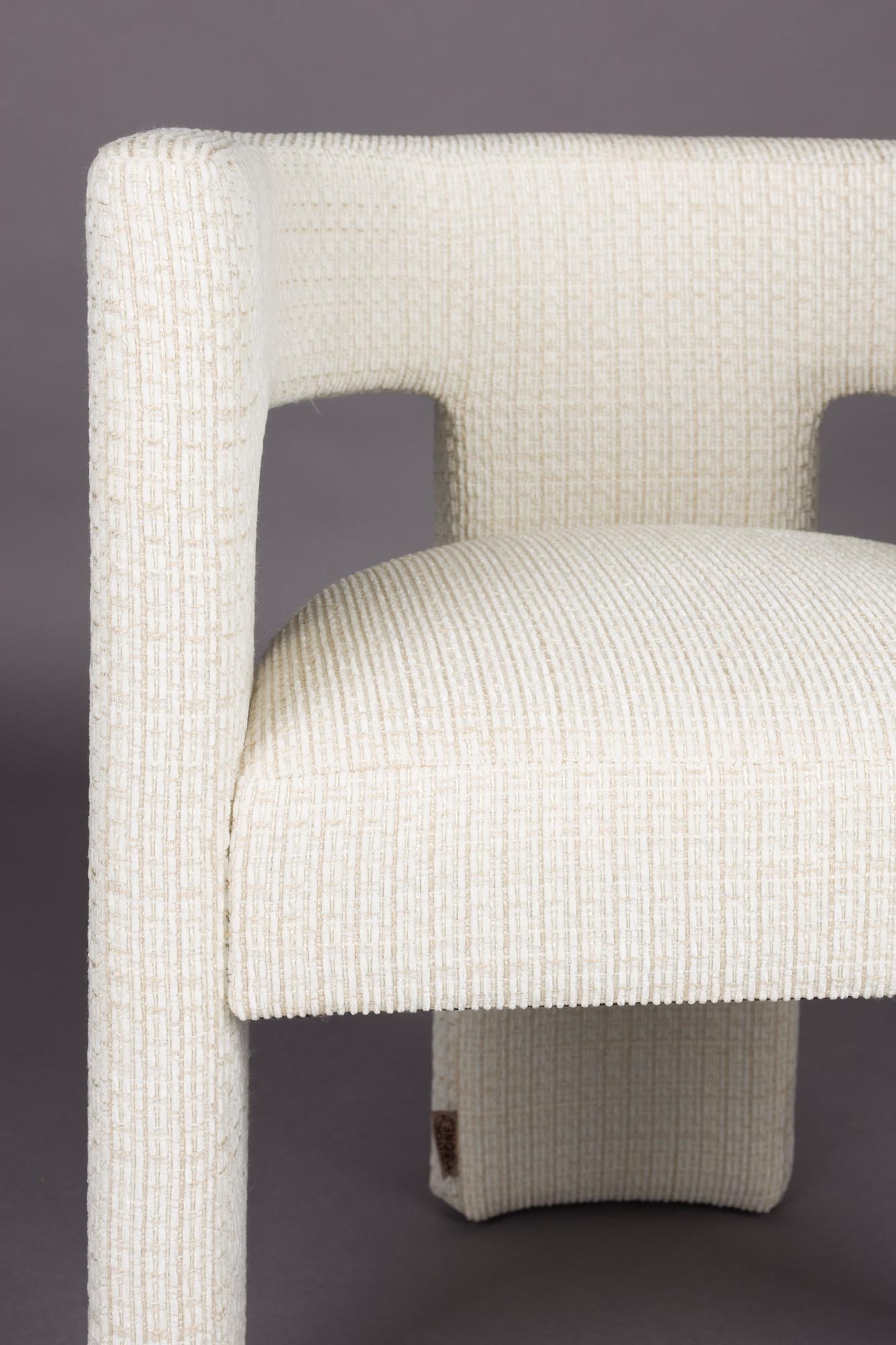 Der Medina Esszimmerstuhl von Dutchbone vereint elegantes Design, komfortable Polsterung und erstklassige Qualität.