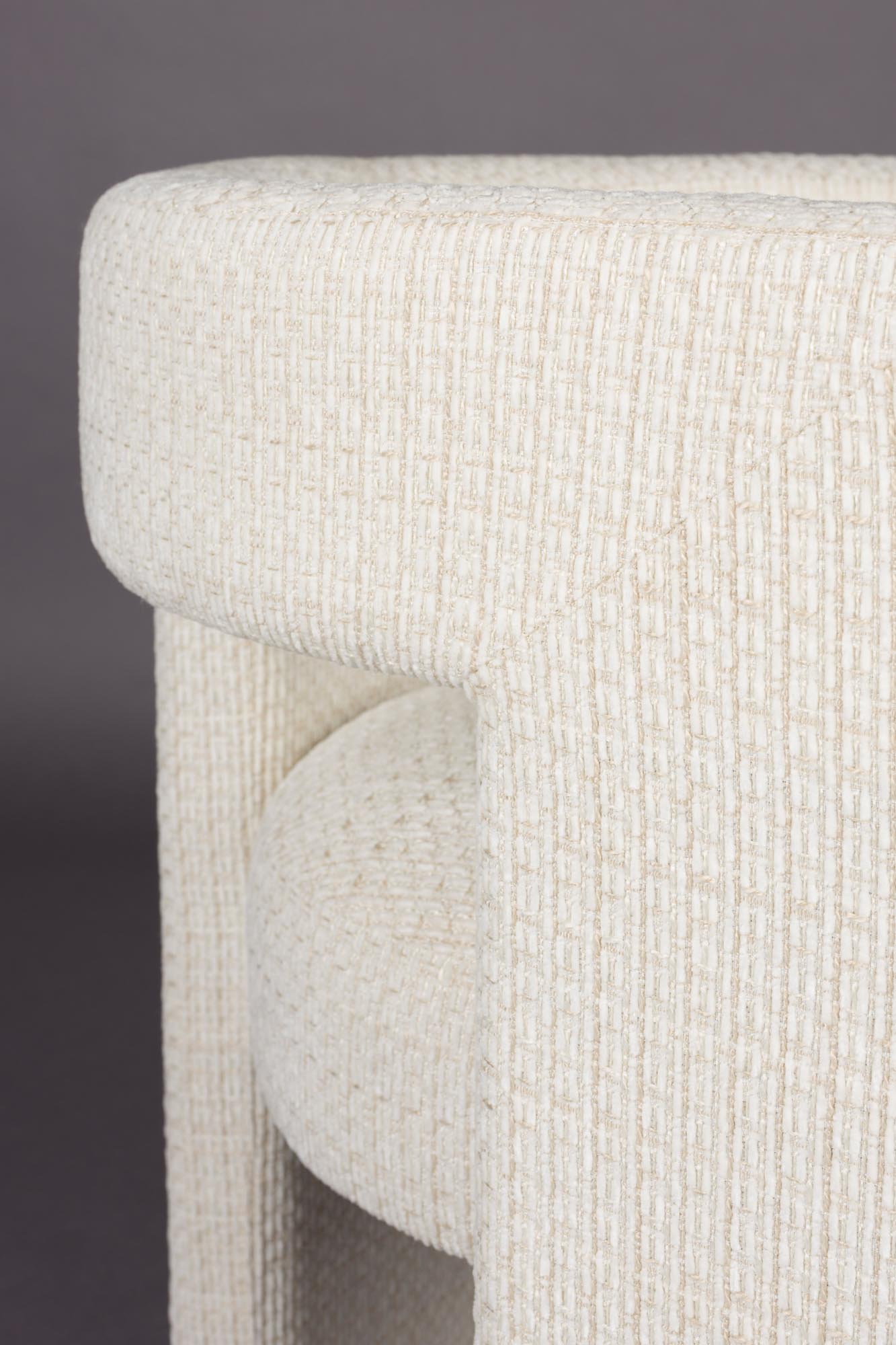 Der Medina Esszimmerstuhl von Dutchbone besticht durch stilvolles Design, bequeme Polsterung und hochwertige Verarbeitung.
