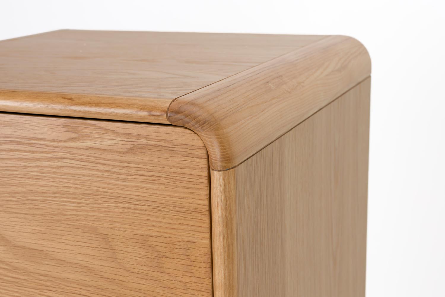 Das Zuiver Cabinet Rise besticht durch modernes Design, Funktionalität und bringt stilvolle Akzente in jeden Wohnraum.