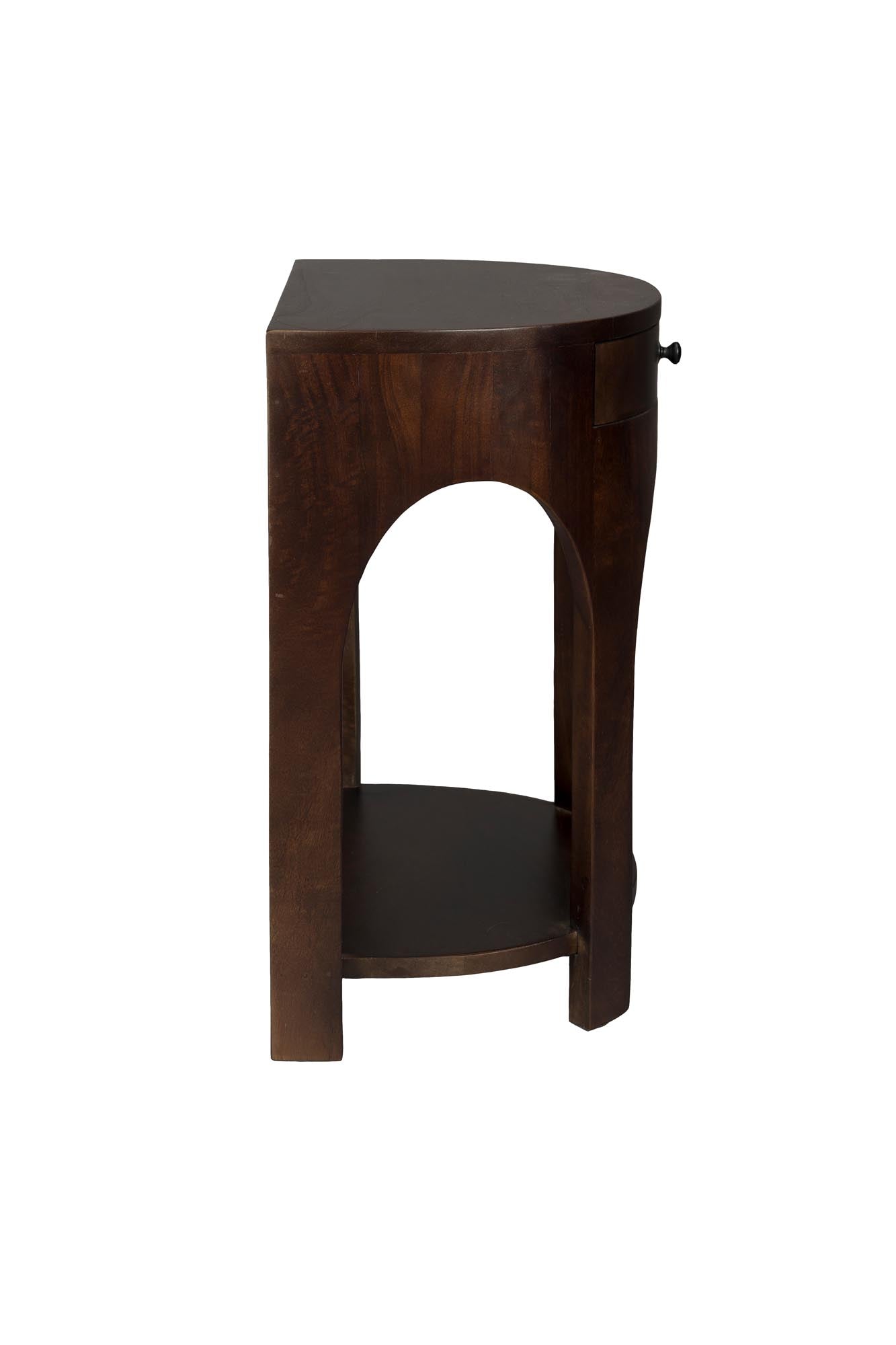 Eleganter Beistelltisch Belvedere von Dutchbone, ideal als Nachttisch, vereint modernes Design mit funktionaler Ästhetik.