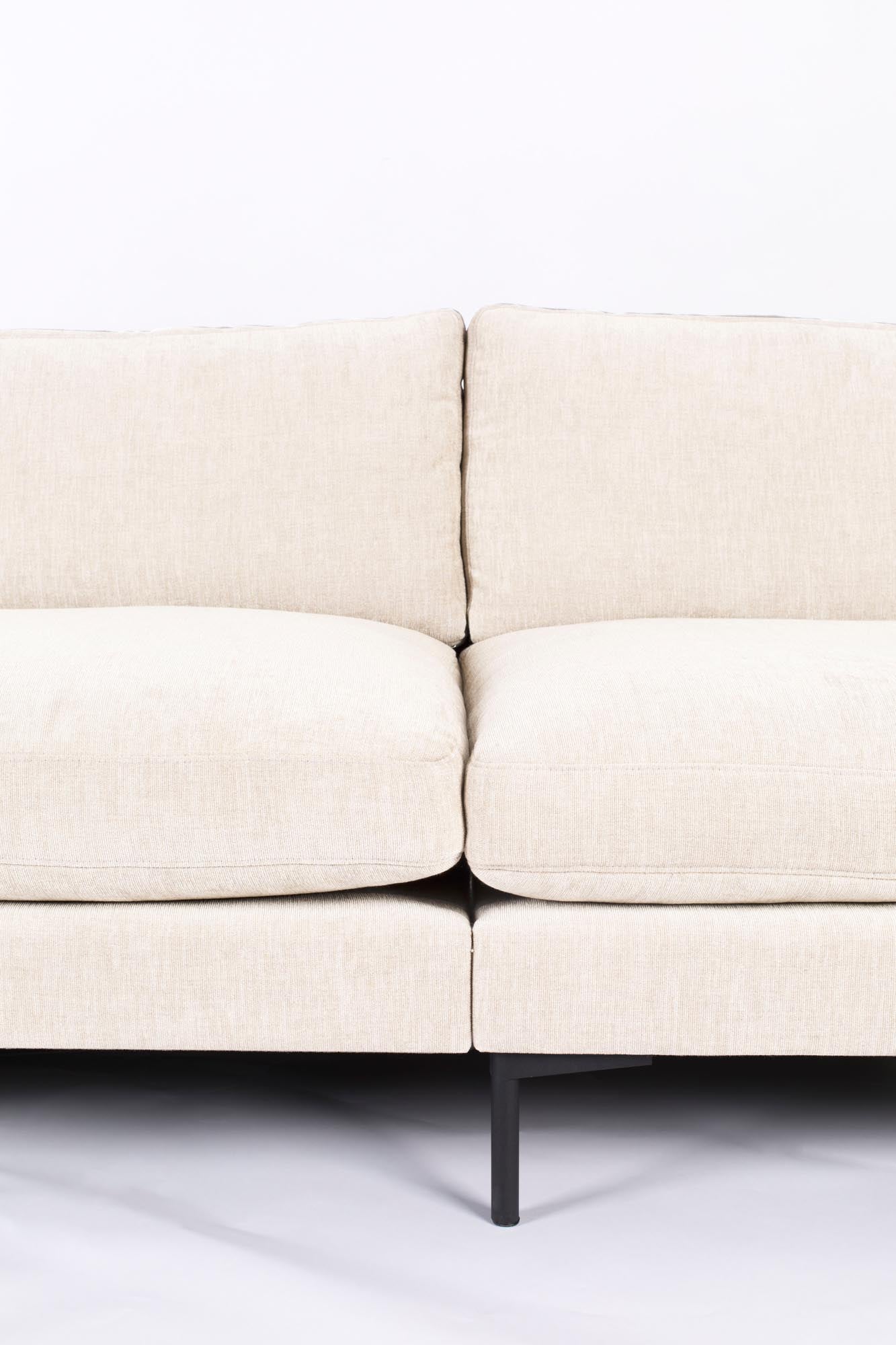 Das Summer Sofa 4,5-Sitzer von Zuiver bietet modernen Komfort mit stilvollem Design, ideal für jedes Wohnzimmer.