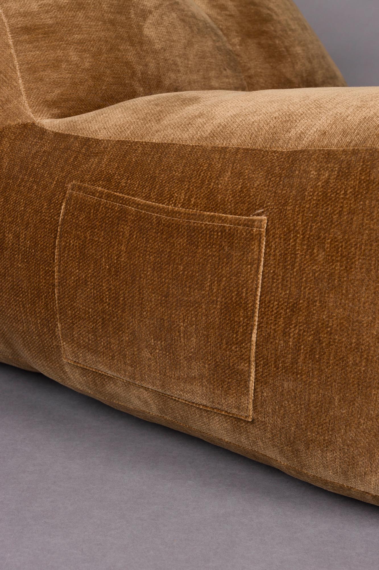 Der Loungesessel Tombag von Dutchbone bietet elegantes Design und hohen Komfort, perfekt für moderne und gemütliche Räume.