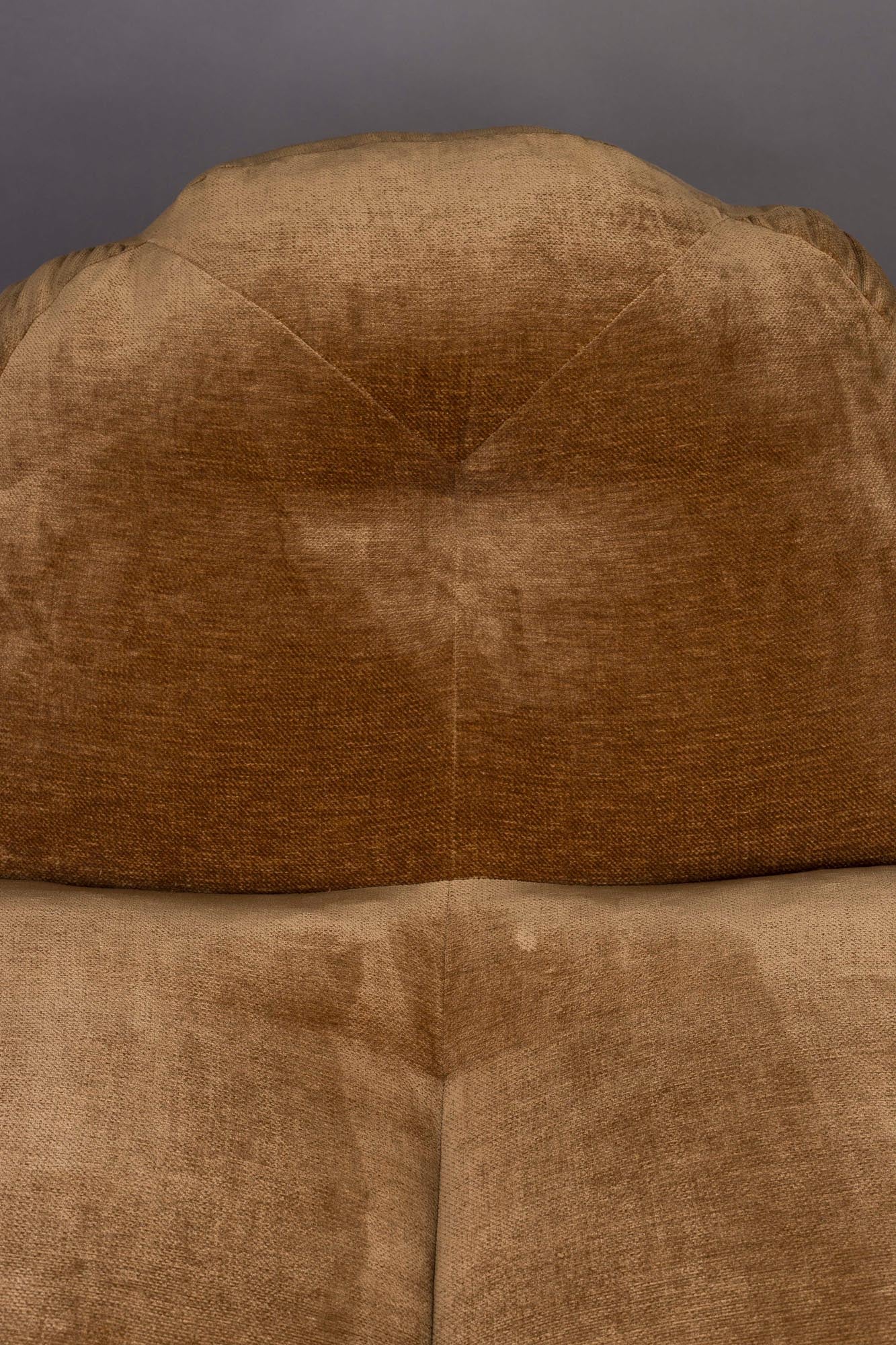 Der Loungesessel Tombag von Dutchbone vereint zeitgemäßen Stil mit Komfort, ideal für moderne und einladende Wohnbereiche.