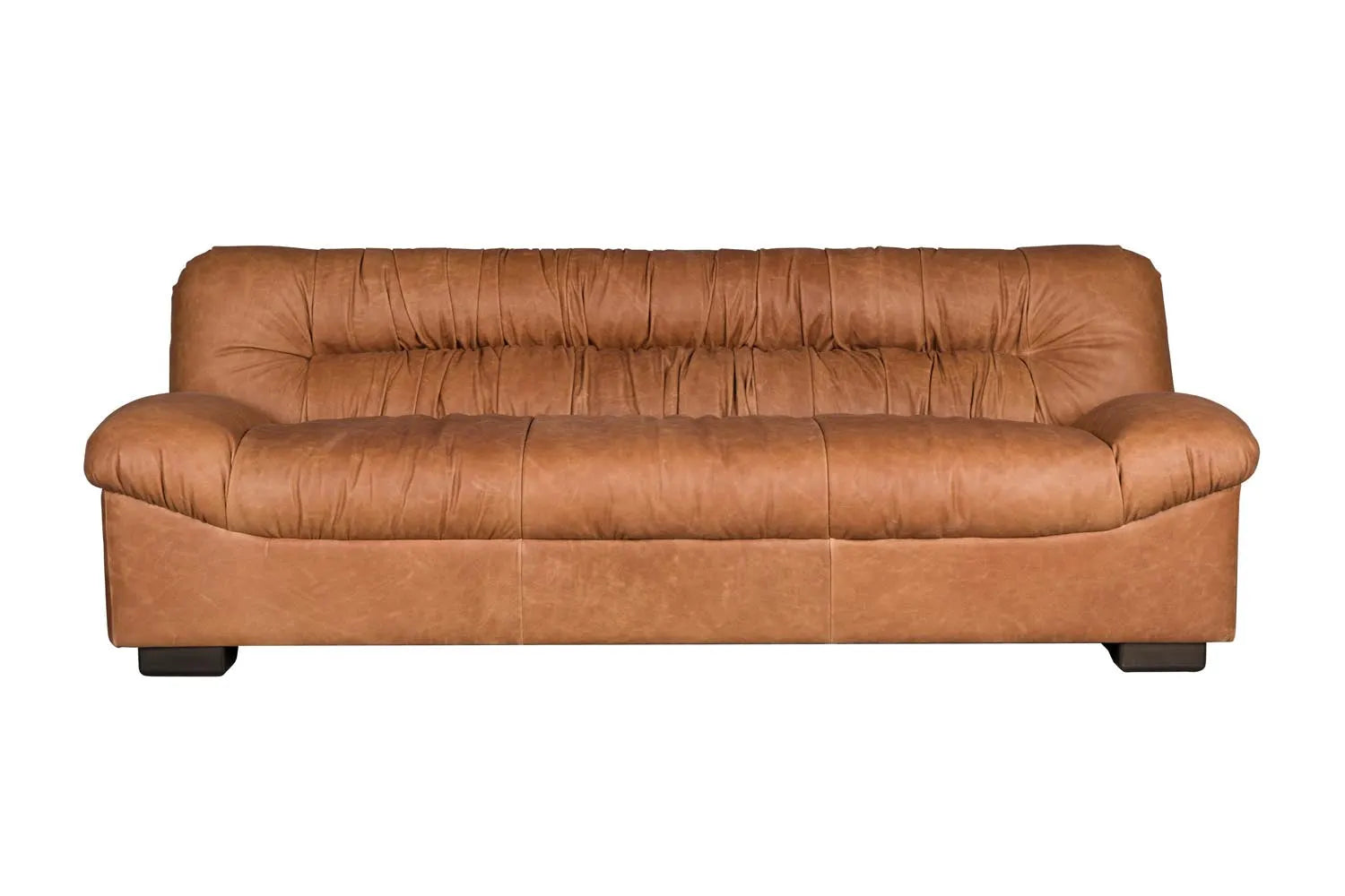 Das Douglas Sofa von Dutchbone: Eleganz trifft Komfort im Mid Century Design, mit Samt- oder Lederbezug.