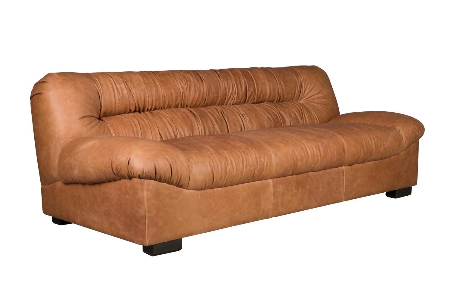 Das Douglas Sofa von Dutchbone: Eleganz trifft Komfort im Mid Century Design, mit Samt- oder Lederbezug.