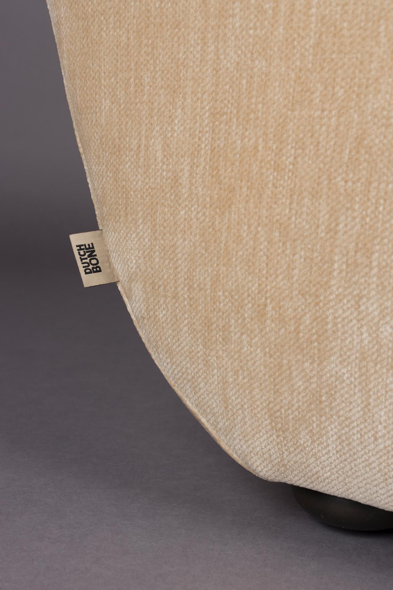 Komfortabler Loungesessel Radley von Dutchbone, mit modernem Design und hochwertiger Verarbeitung, perfekt für stilvolle Räume.