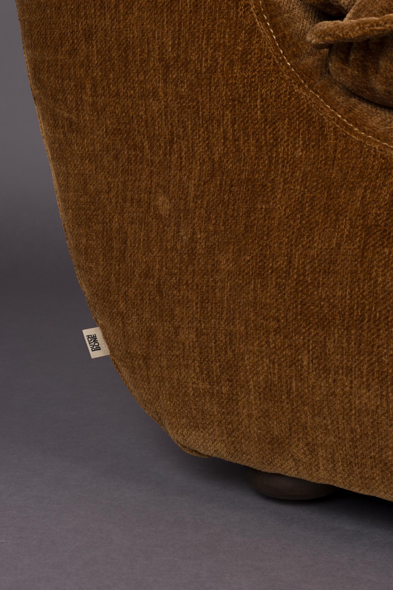 Der Loungesessel Radley von Dutchbone bietet elegantes Design und hohen Komfort, perfekt für moderne Wohnräume.