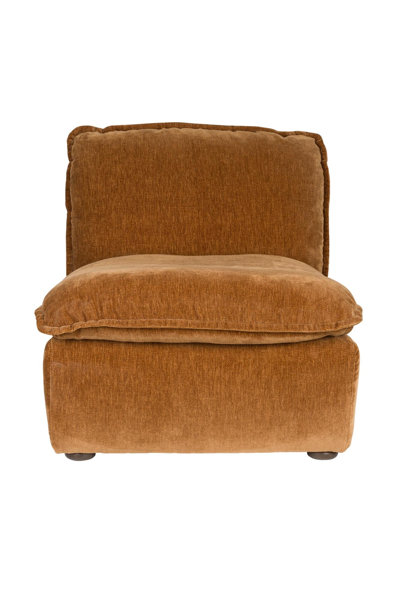 Der Loungesessel Radley von Dutchbone kombiniert modernes Design mit Komfort, perfekt für stilvolle und gemütliche Wohnbereiche.