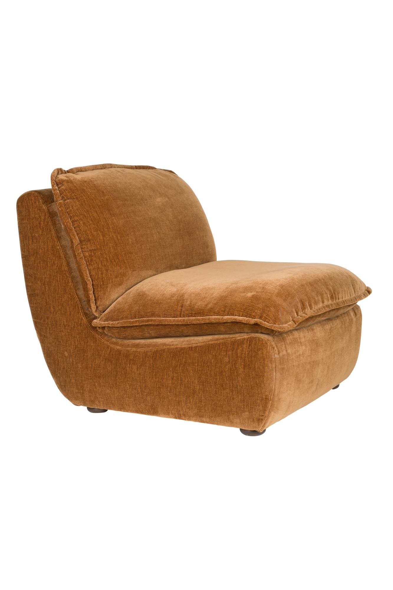Der Radley Loungesessel von Dutchbone kombiniert modernes Design mit Komfort, ideal für stilvolle und gemütliche Wohnräume.