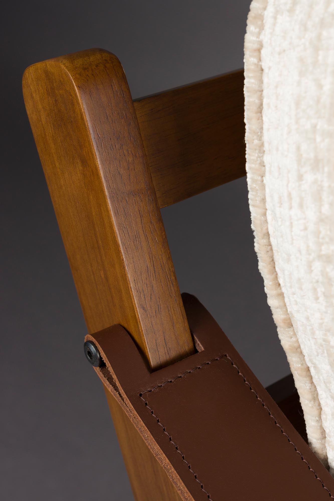 Der Loungesessel Washington von Dutchbone vereint stilvolles Design, erstklassigen Komfort und hochwertige Materialien.