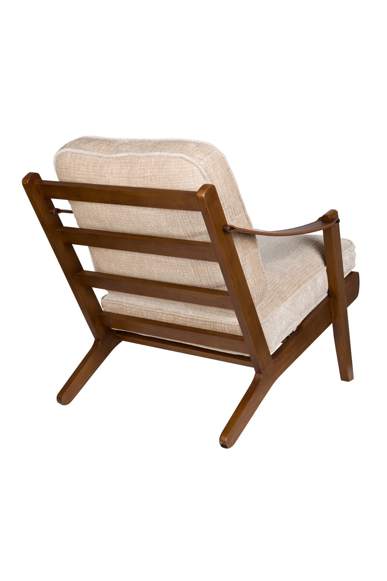 Der Loungesessel Washington von Dutchbone vereint zeitgemäßes Design, erstklassigen Komfort und edle Materialien.